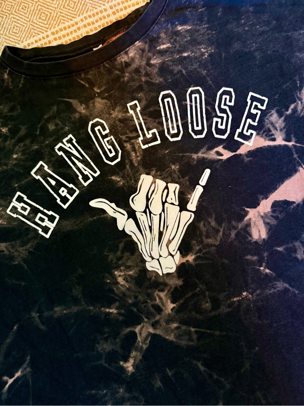 Hang Loose Tie-Dye Graphic Tee - Black & White Large